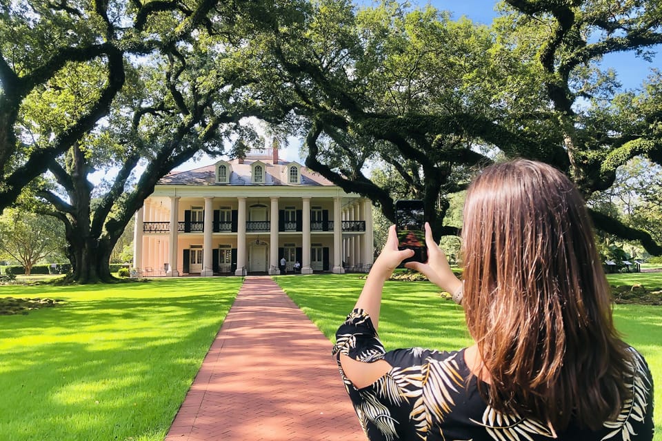 Book your New Orleans: Oak Alley Plantation Tour with Transportation Experience Today. Discover some of the top rated New Orleans Tours with CitizensFor1GreaterNewOrleans.com.